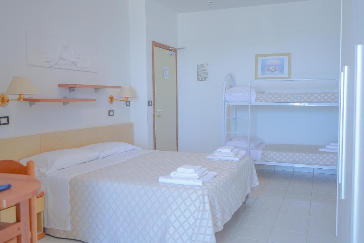 Hotel Continental Cattolica Dış mekan fotoğraf