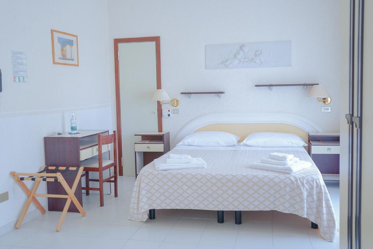 Hotel Continental Cattolica Dış mekan fotoğraf