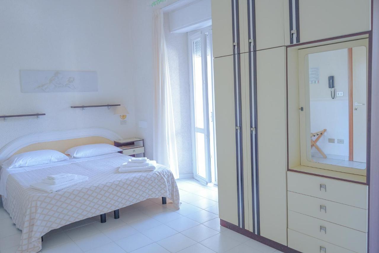 Hotel Continental Cattolica Dış mekan fotoğraf