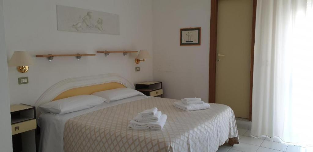 Hotel Continental Cattolica Dış mekan fotoğraf