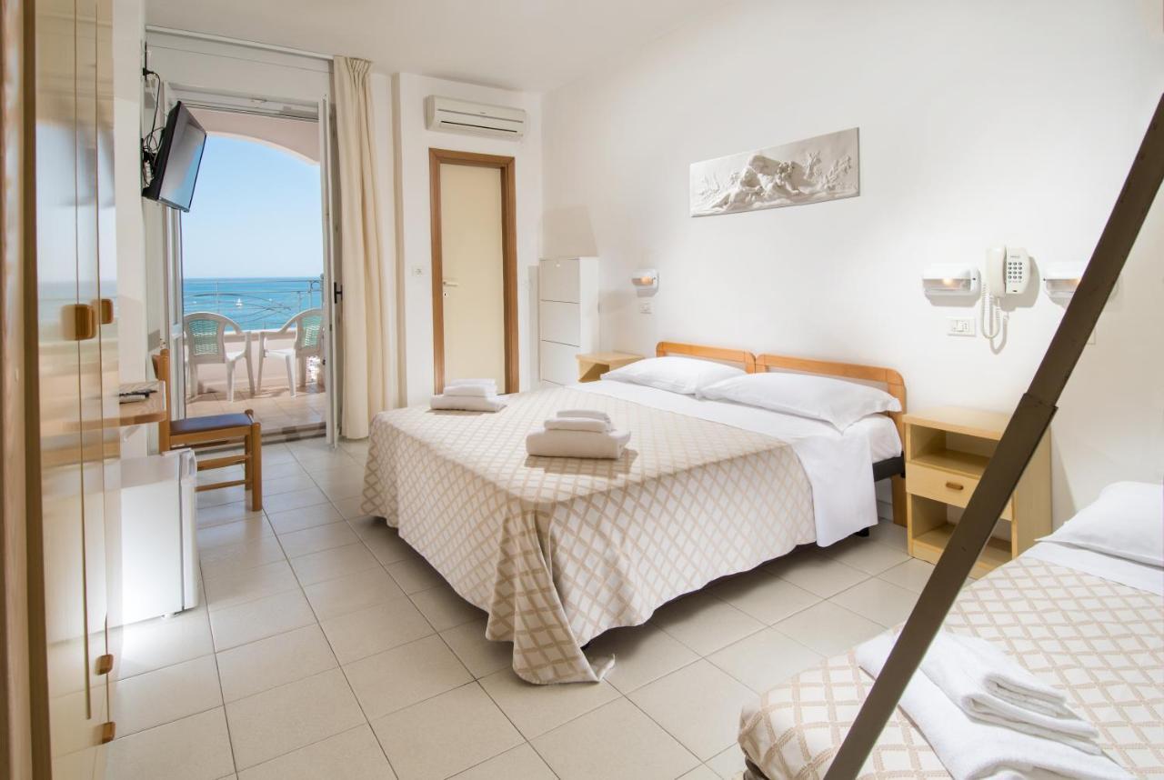 Hotel Continental Cattolica Dış mekan fotoğraf