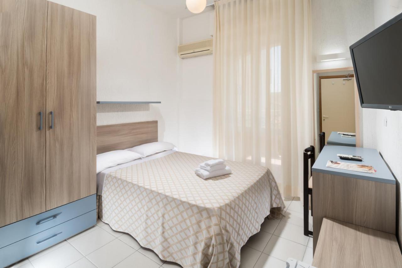 Hotel Continental Cattolica Dış mekan fotoğraf