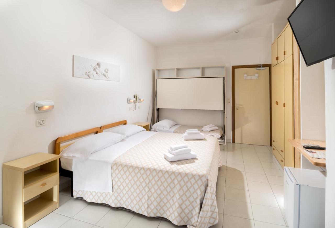 Hotel Continental Cattolica Dış mekan fotoğraf