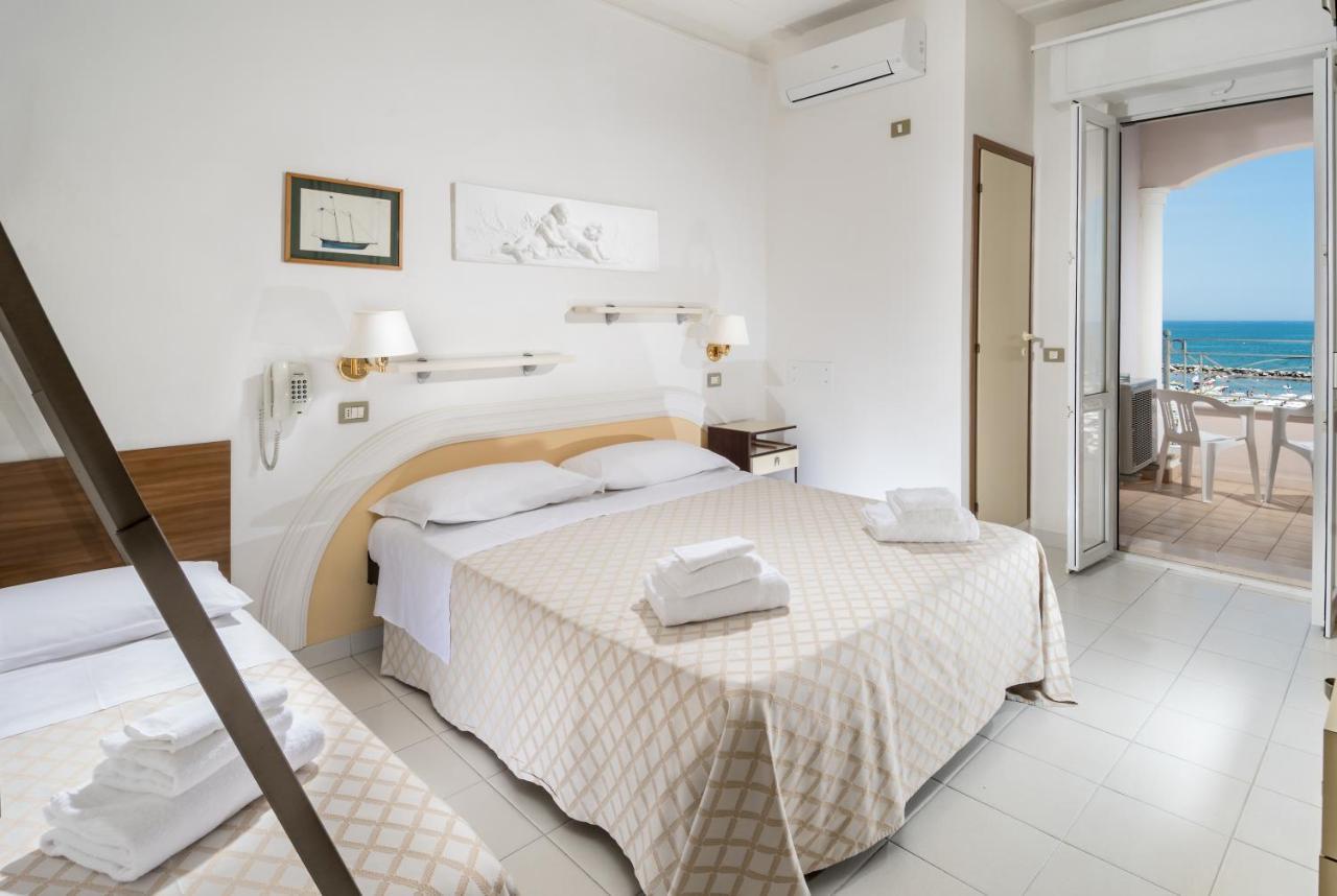 Hotel Continental Cattolica Dış mekan fotoğraf