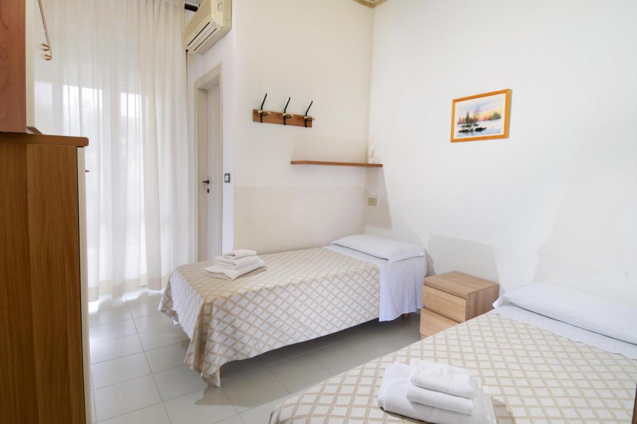 Hotel Continental Cattolica Dış mekan fotoğraf