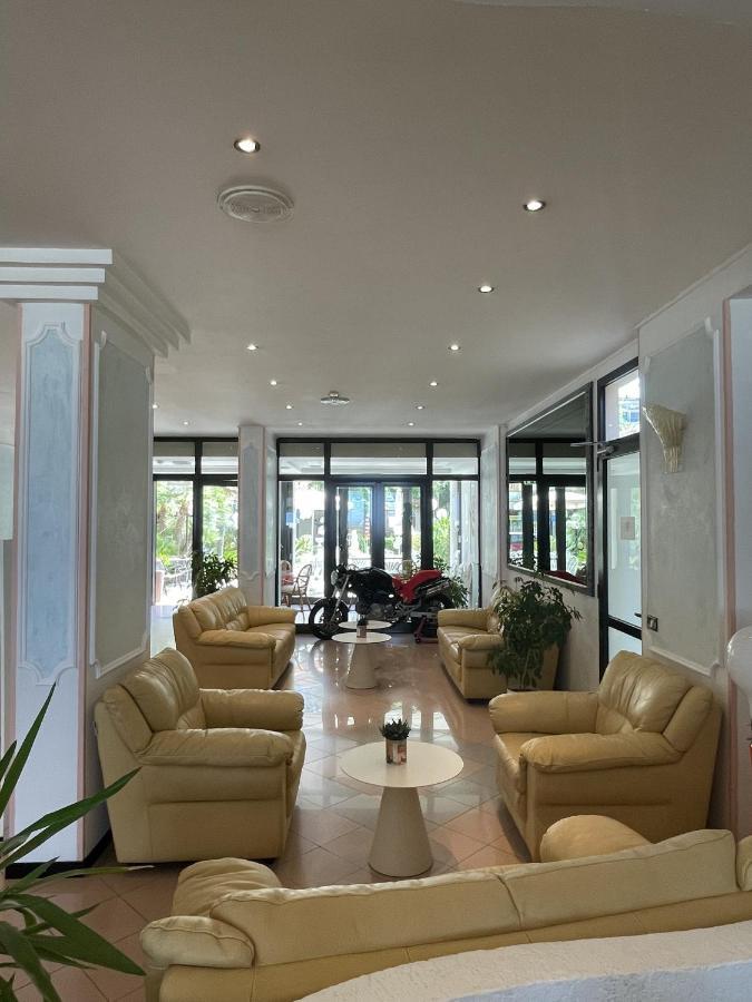 Hotel Continental Cattolica Dış mekan fotoğraf