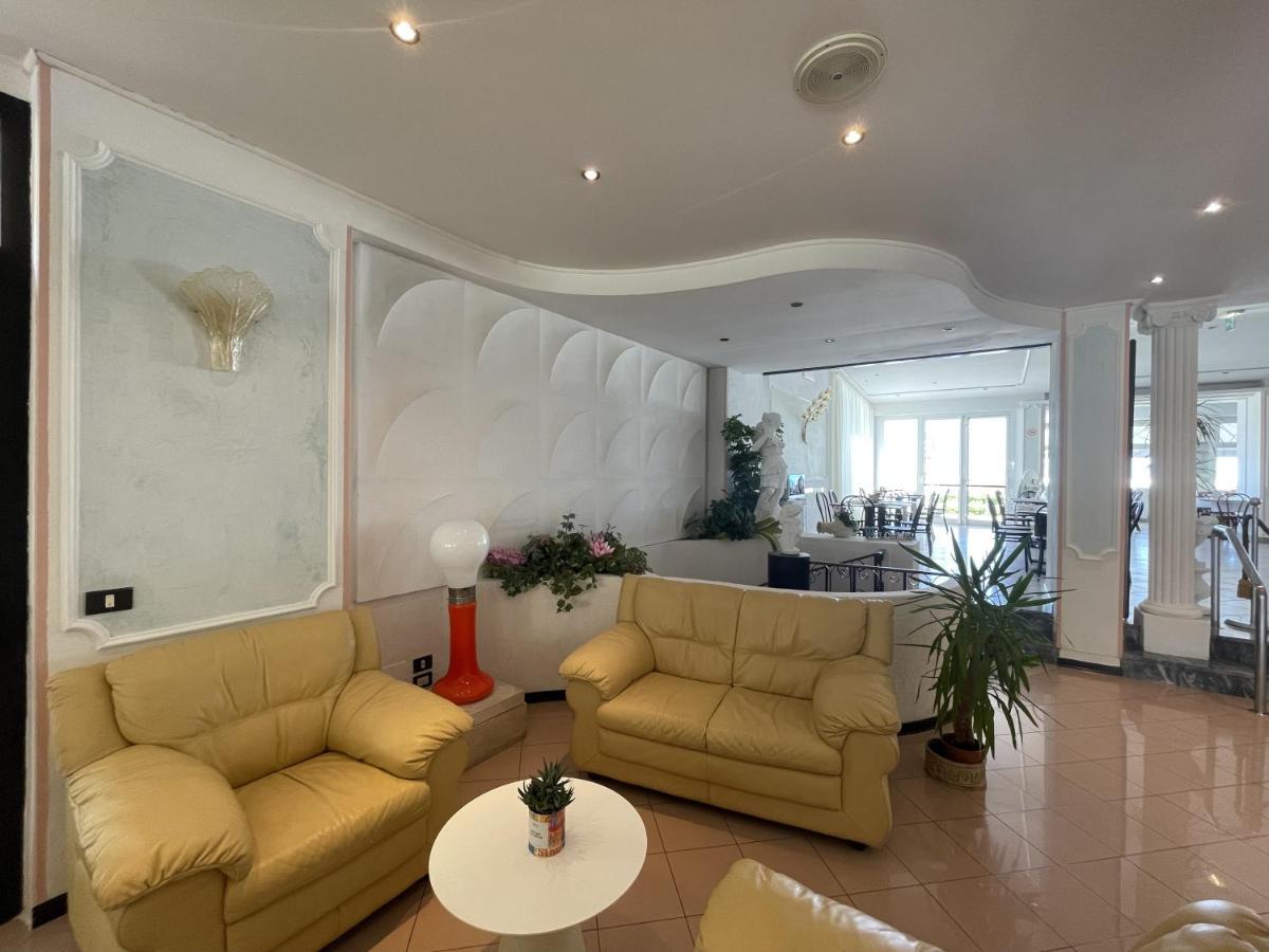 Hotel Continental Cattolica Dış mekan fotoğraf