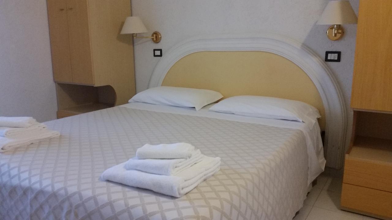 Hotel Continental Cattolica Dış mekan fotoğraf