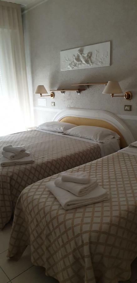 Hotel Continental Cattolica Dış mekan fotoğraf